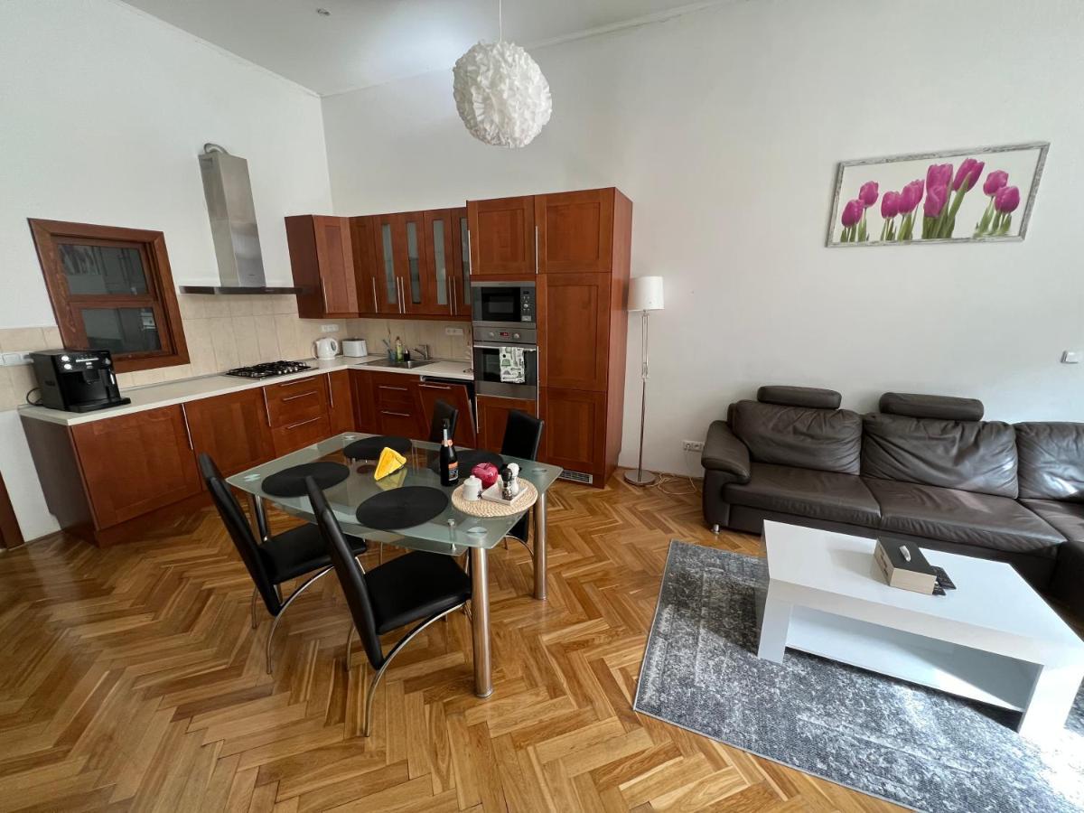 The Old Town'S Apartment Praha Bagian luar foto