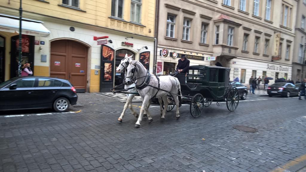 The Old Town'S Apartment Praha Bagian luar foto